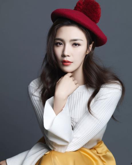 赵茜个人资料,才华横溢的文艺新星，多才多艺的人生旅程